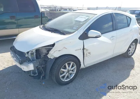 2013 Toyota Prius C Three from USA, damaged, VIN JTDKDTB3XD1535133